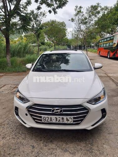 Hyundai Elantra 2018 Trắng Tự động