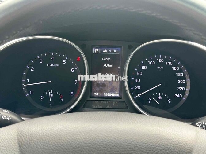 Nhà bán  Hyundai Santafe 2017 full Xăng
