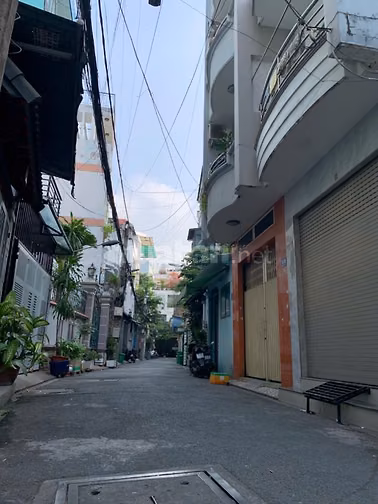 Cho thuê nhà đường Đồng Xoài gần chợ Hoàng Hoa Thám Tân Bình