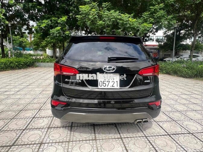 Nhà bán  Hyundai Santafe 2017 full Xăng