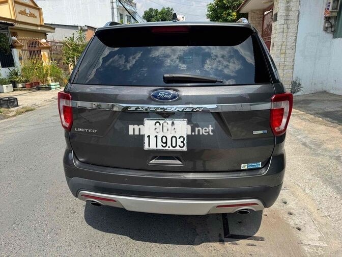 Ford Explorer 2024 7 chỗ Xám Tự động