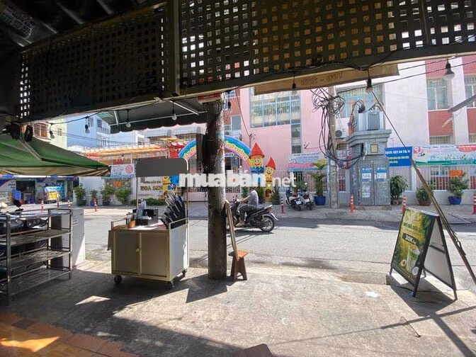 Cho thuê mặt bằng 6 triệu và sang quán nước 20 triệu