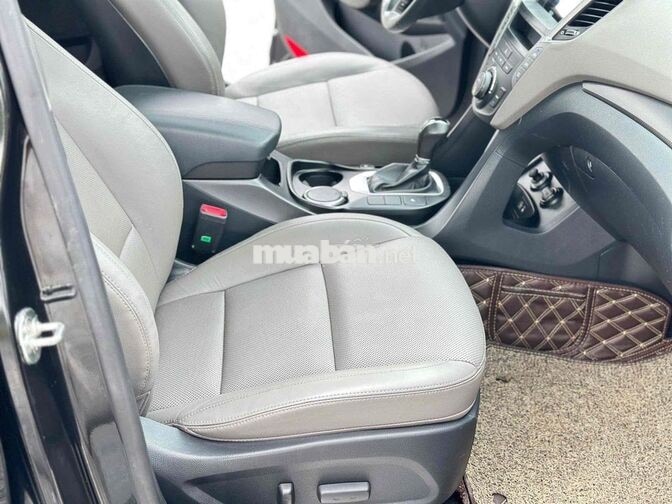 Nhà bán  Hyundai Santafe 2017 full Xăng