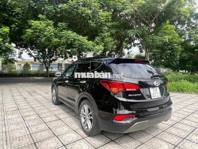 Nhà bán  Hyundai Santafe 2017 full Xăng