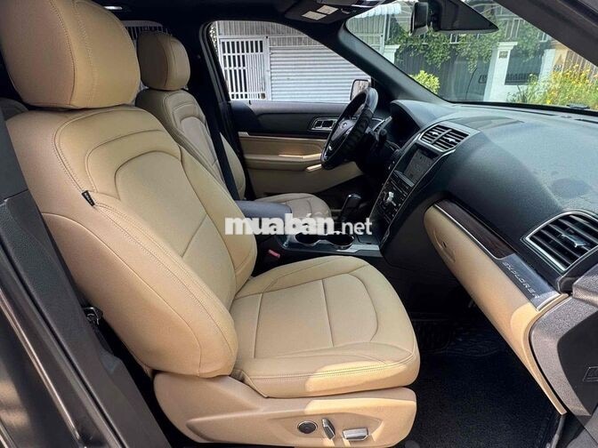 Ford Explorer 2024 7 chỗ Xám Tự động
