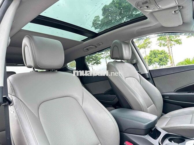 Nhà bán  Hyundai Santafe 2017 full Xăng