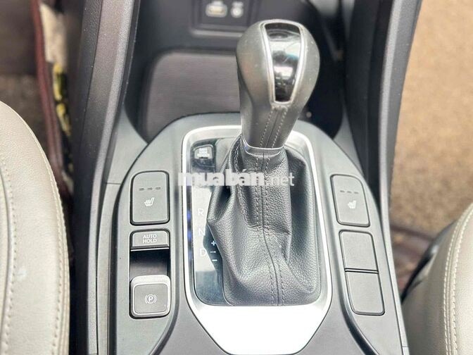 Nhà bán  Hyundai Santafe 2017 full Xăng