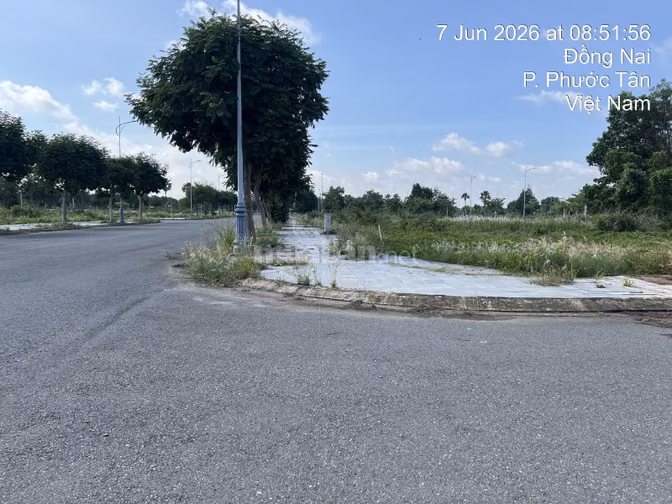 Bán nền đất tại Biên Hòa New City, lô đẹp 2 mặt tiền đường chính, 148m