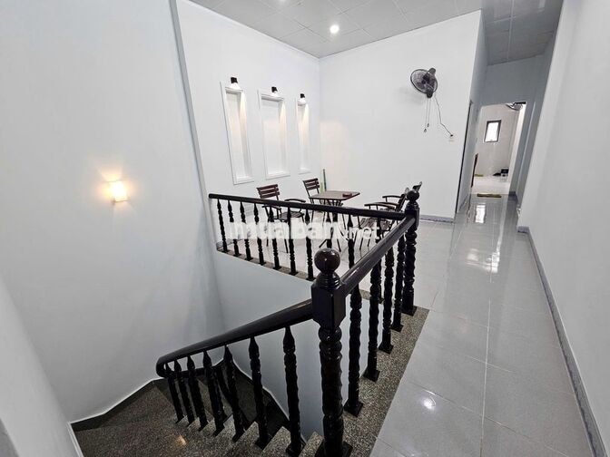 CHO THUÊ NHÀ ĐẸP 4 PHÒNG NGỦ FULL NỘI THẤT KHU VỰC VĨNH HÒA GIÁ 17 