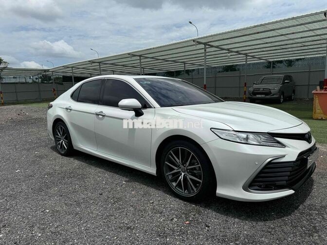 Toyota Camry Trắng 2022 2.5Q