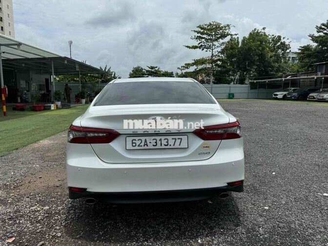 Toyota Camry Trắng 2022 2.5Q