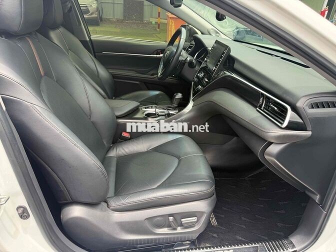 Toyota Camry Trắng 2022 2.5Q