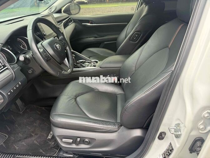 Toyota Camry Trắng 2022 2.5Q