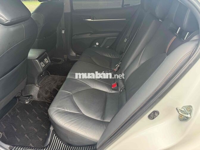 Toyota Camry Trắng 2022 2.5Q