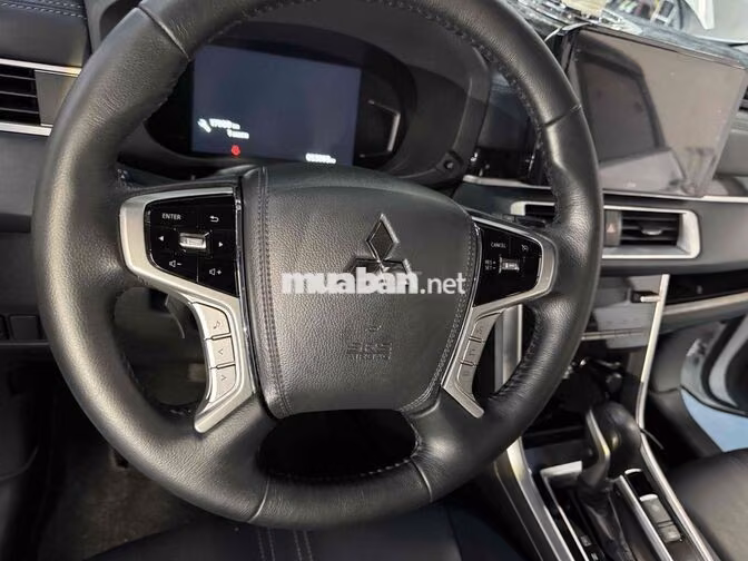 Mitsubishi Xpander Cross 2025 Trắng 7 chỗ