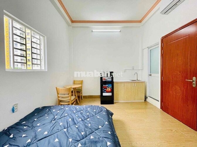 STUDIO BAN CÔNG SIÊU ĐẸP FULL NỘI THẤT GẦN ĐH MỞ - ĐH Y DƯỢC