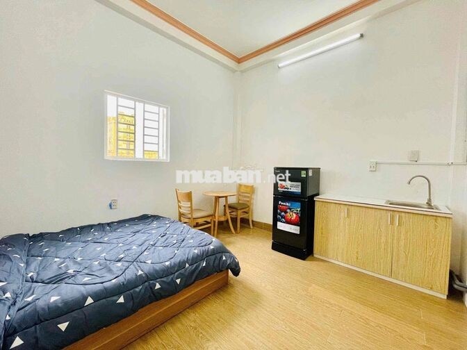 STUDIO BAN CÔNG SIÊU ĐẸP FULL NỘI THẤT GẦN ĐH MỞ - ĐH Y DƯỢC