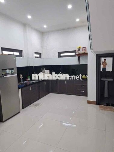 NHÀ 3 MÊ ĐÚC CHÍNH CHỦ Ở BÁN NHÀ ĐƯỜNG CHÍNH HỮU