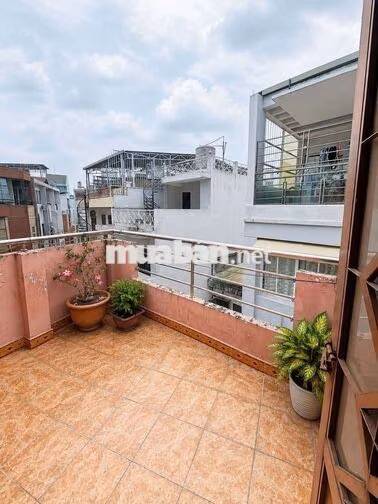 NHÀ 4 TẦNG, NGANG 3M, 1 CĂN RA MT PHAN XÍCH LONG,PHÚ NHUẬN, NHỈN 2 TỶ
