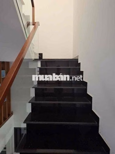 NHÀ 3 MÊ ĐÚC CHÍNH CHỦ Ở BÁN NHÀ ĐƯỜNG CHÍNH HỮU