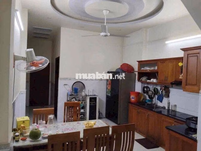 Cho Thuê Nhà 1 Trệt 2 Lầu Mặt Tiền Đường 10m Thông