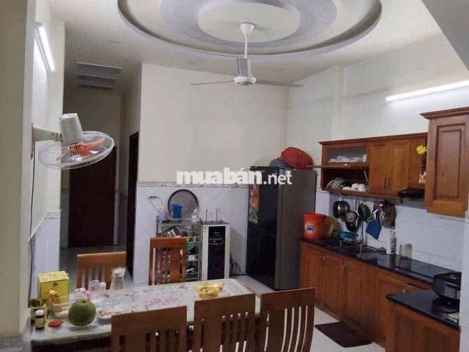 Cho Thuê Nhà 1 Trệt 2 Lầu Mặt Tiền Đường 10m Thông
