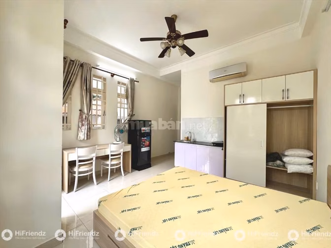 Studio ban công Thảo Điền, full nột thất