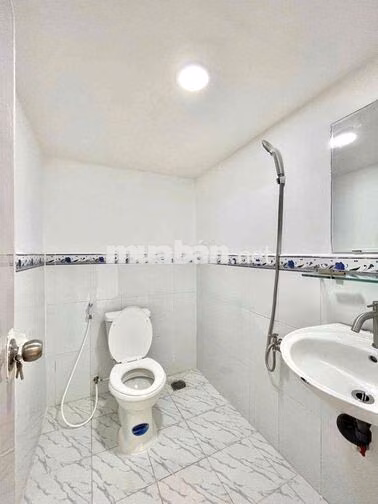 Căn hộ mini full nội thất có gác Cửa sổ lớn Kế Y Dược Q5 - UEH