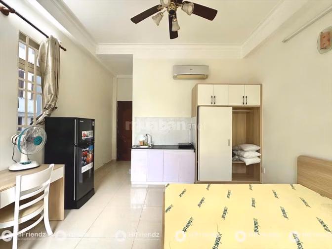 Studio ban công Thảo Điền, full nột thất