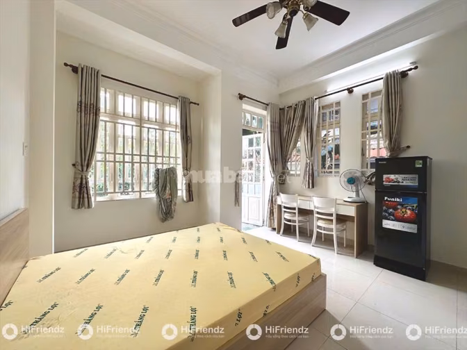 Studio ban công Thảo Điền, full nột thất