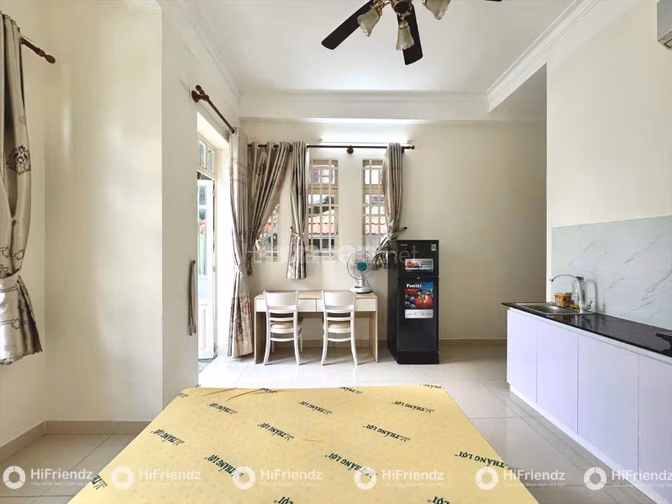 Studio ban công Thảo Điền, full nột thất