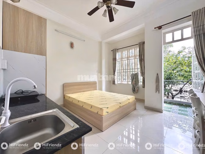 Studio ban công Thảo Điền, full nột thất