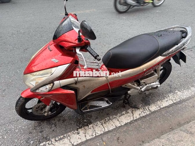 Honda Air Blade 2011 BS 93, xe chảy nhớt mất hơi