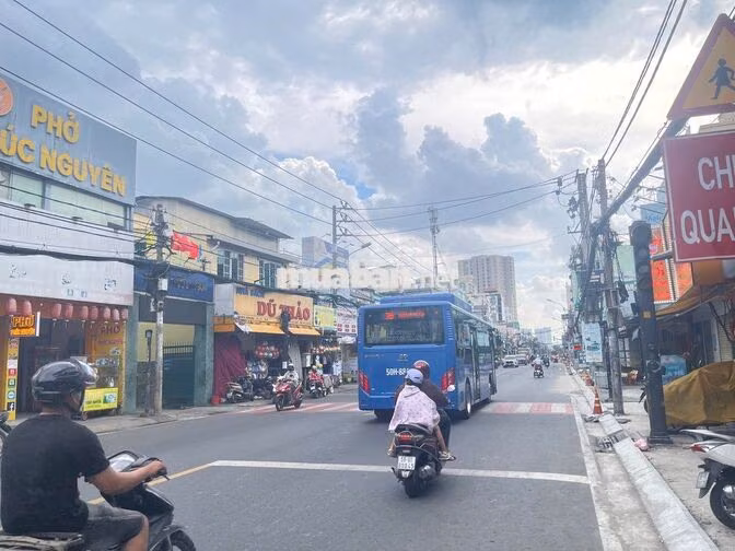 Mặt Tiền Hậu Giang - Gần Ngã Ba Bình Phú, Phường 11, Quận 6. 
