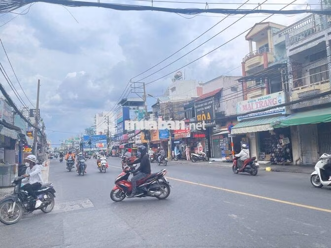 Mặt Tiền Hậu Giang - Gần Ngã Ba Bình Phú, Phường 11, Quận 6. 