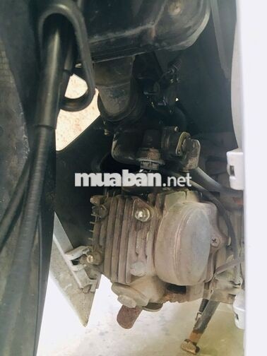 Xe máy Detech Espero 50cc màu trắng, xe số