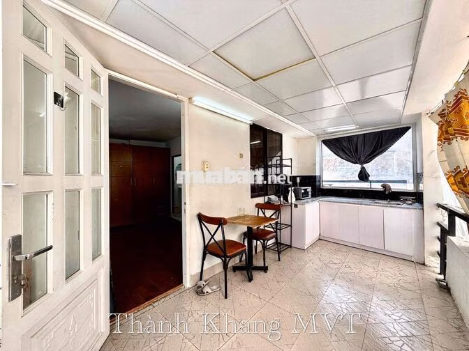 Cho Thuê Căn Hộ Ban Công Lớn Full NT Rộng 30m2 Ngay ĐH Kinh Tế UeH