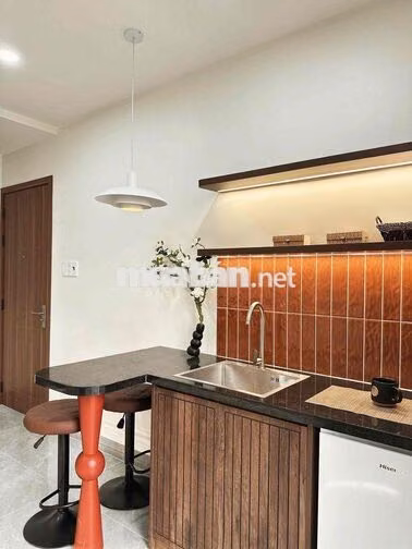 CĂN HỘ BAN CÔNG FULL NỘI THẤT MỚI 100% Ở NƠ TRANG LONG GẦN ĐH VĂN LANG