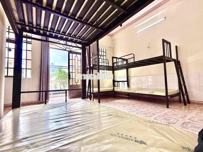 Ktx phòng 4 người 1tr3 trọn gói Ngay Công Viên Phần Mềm Quang Trung