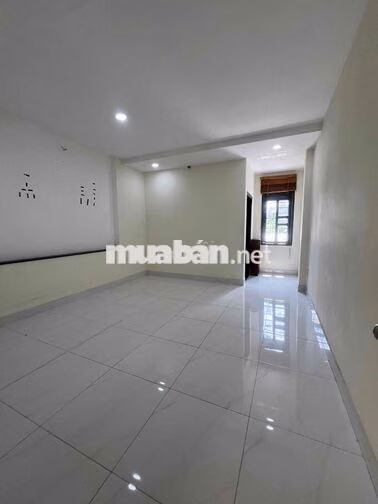 chủ dễ tính cắn bán nhà ,để giải quyết công việc