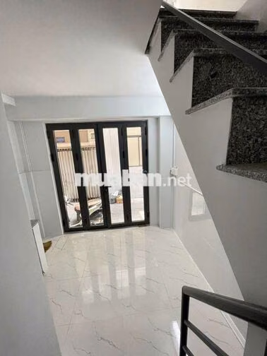(hh40tr) Nhà 3 tầng sổ hồng riêng ngay Ngã tư Lạc Long Quân Âu Cơ