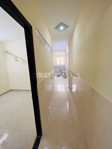 Cho thuê nhà 4 x16 m đúc lầu 4 phòng ngủ hẻm thông xe hơi lê văn thọ