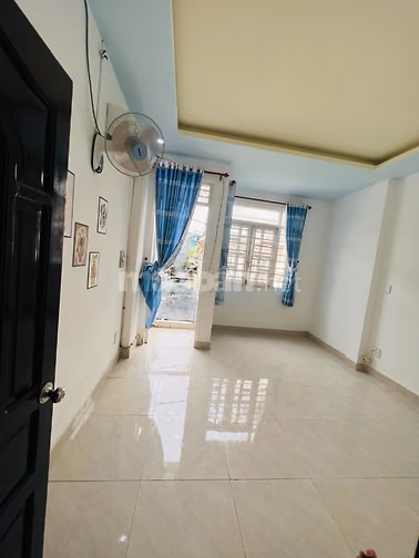 Cho thuê nhà 4 x16 m đúc lầu 4 phòng ngủ hẻm thông xe hơi lê văn thọ