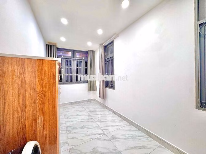 CĂN HỘ 2 PHÒNG NGỦ BANCOL SÂN VƯỜN ĐỦ NỘI THẤT NGAY ĐẦM SEN