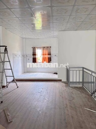 Mặt tiền (5m x 20m) có gác đường lớn dân cư qua lại đông có vỉa hè