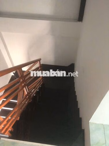 Cho thuê phòng: DT: 4 x 8m(toilet riêng nhà mới sạch sẽ)