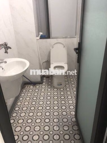 Cho thuê phòng: DT: 4 x 8m(toilet riêng nhà mới sạch sẽ)