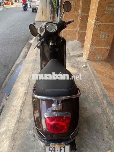 Piaggio Vespa LX 125ie Nâu