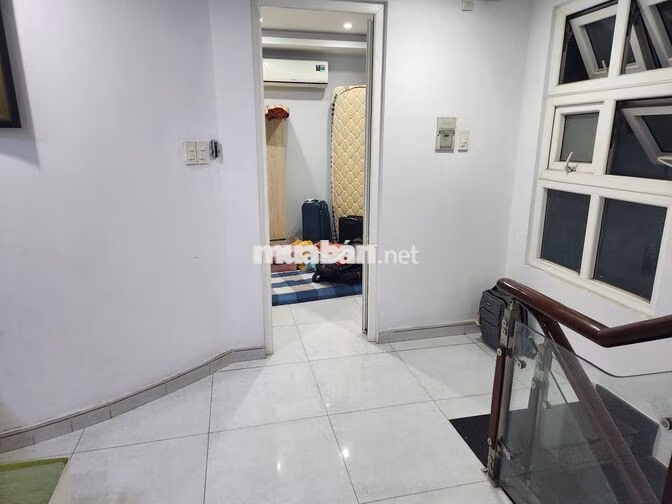 Cho thuê nhà nguyên căn 4 phòng hẻm Vạn Kiếp, quận Bình Thạnh