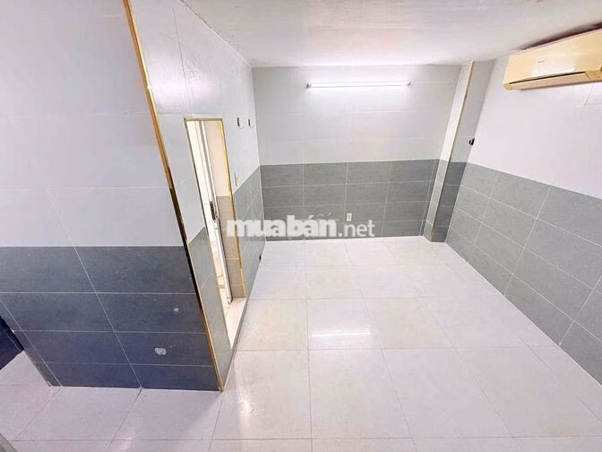 Phòng dưới trệt máy lạnh bếp wc giờ tự do